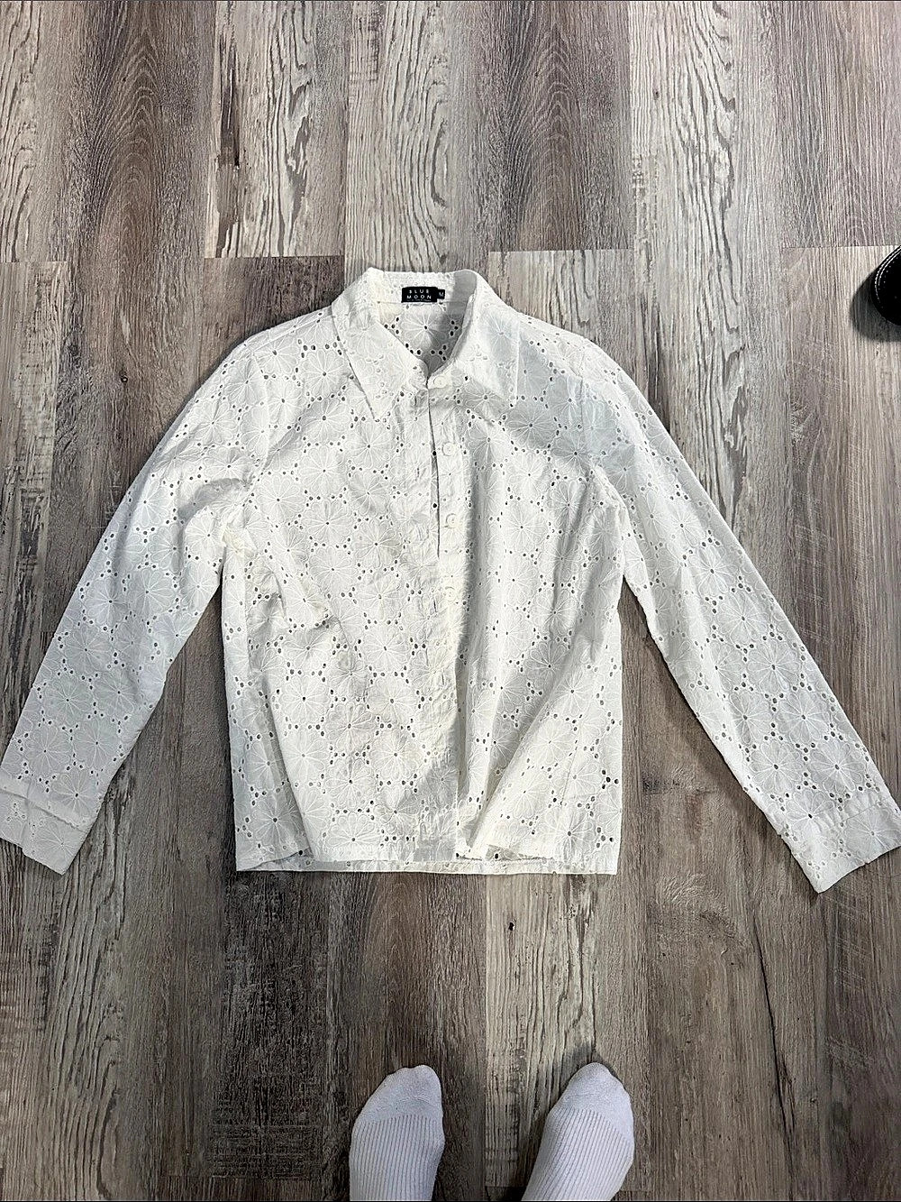 Men's White Eyelet Button Down Shirt Like New